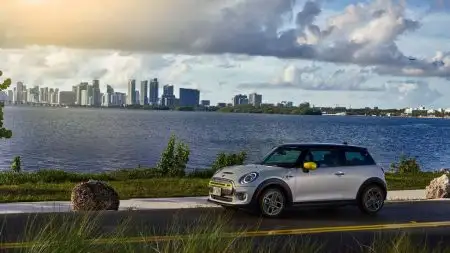 mini cooper для девушки